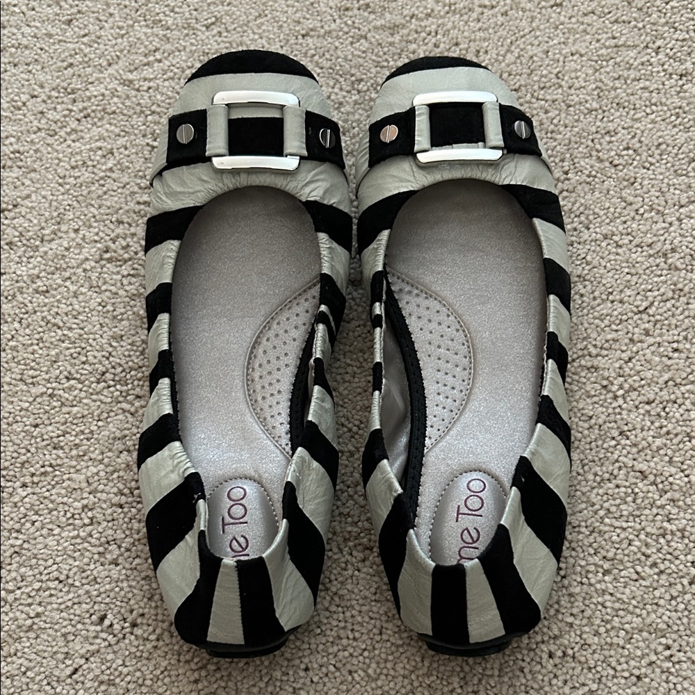 NWOT Me Too Zebra Stripe Flats with Silver Buckle - Picture 2 of 3
